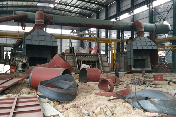  熔铝用耐火材料施工现场