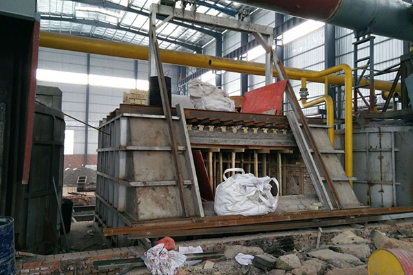  保温炉耐火材料施工现场