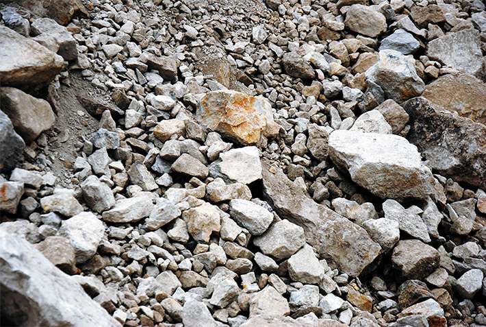 耐火新宠：轻质莫来石包盖浇注料的特性分析